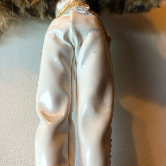 Bratz Designed By Cloe 2001 Doll - Picture 3 of 9